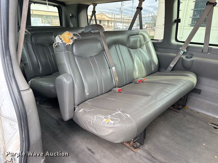 image for item EQ1311 2005 Chevrolet Express 3500 van