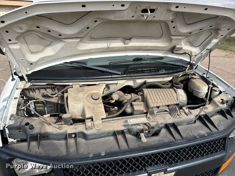 image for item EQ1311 2005 Chevrolet Express 3500 van