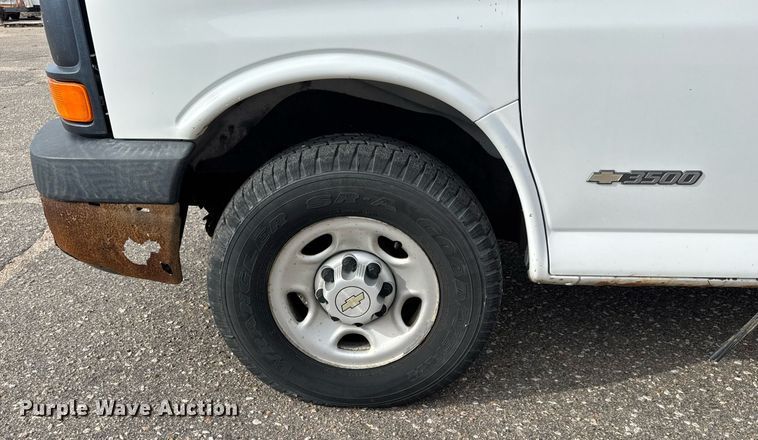 image for item EQ1311 2005 Chevrolet Express 3500 van