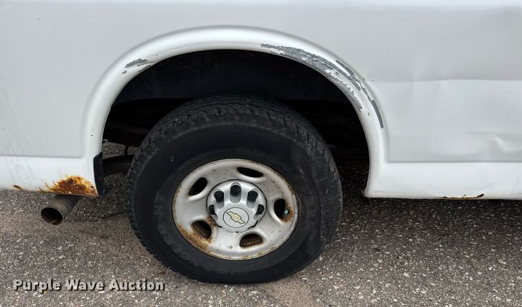 image for item EQ1311 2005 Chevrolet Express 3500 van