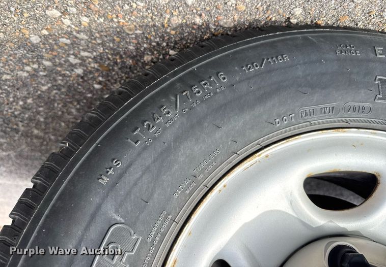 image for item EQ1311 2005 Chevrolet Express 3500 van