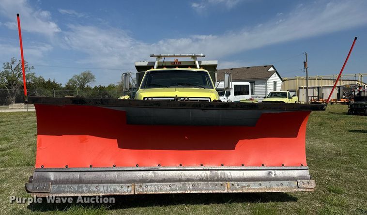 image for item EQ1313 1994 Ford F700 dump truck