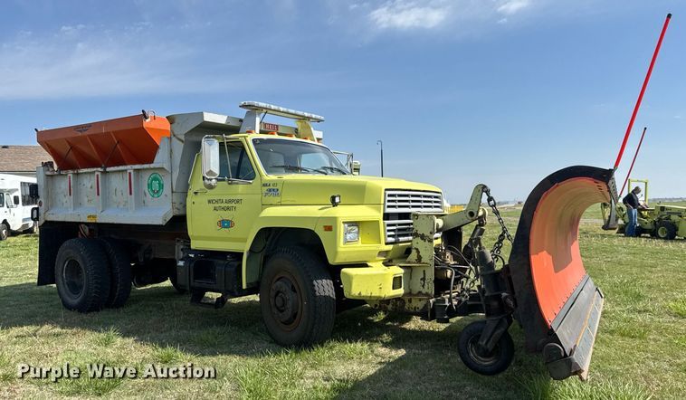 image for item EQ1313 1994 Ford F700 dump truck