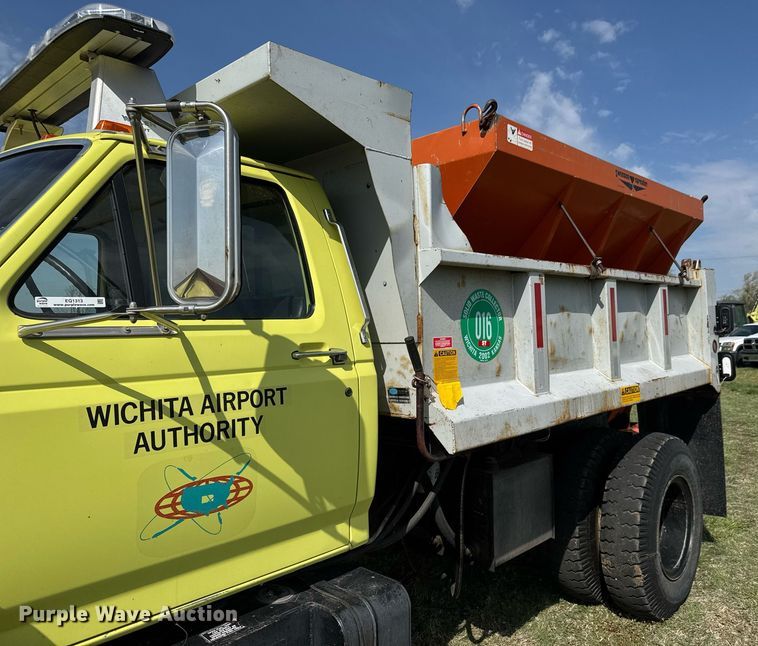 image for item EQ1313 1994 Ford F700 dump truck