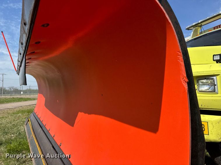 image for item EQ1313 1994 Ford F700 dump truck