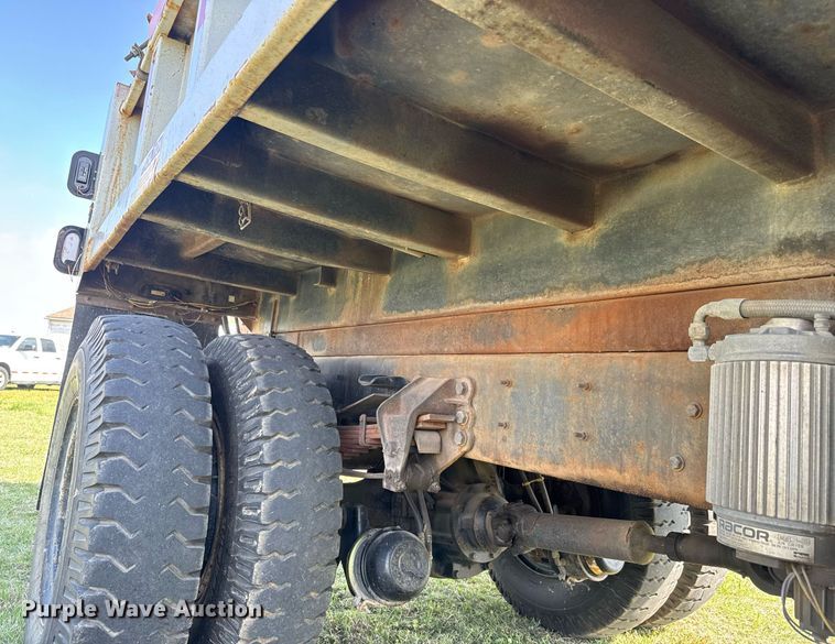 image for item EQ1313 1994 Ford F700 dump truck