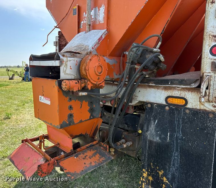 image for item EQ1313 1994 Ford F700 dump truck