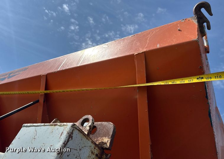 image for item EQ1313 1994 Ford F700 dump truck