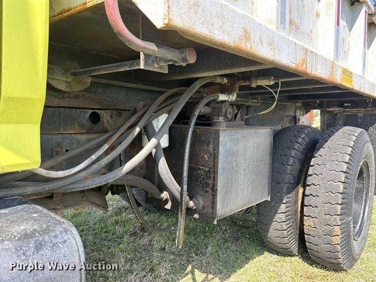 image for item EQ1313 1994 Ford F700 dump truck
