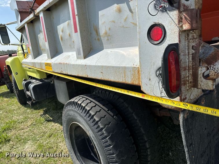 image for item EQ1313 1994 Ford F700 dump truck