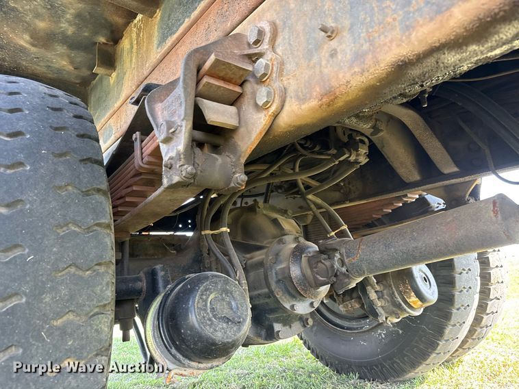 image for item EQ1313 1994 Ford F700 dump truck