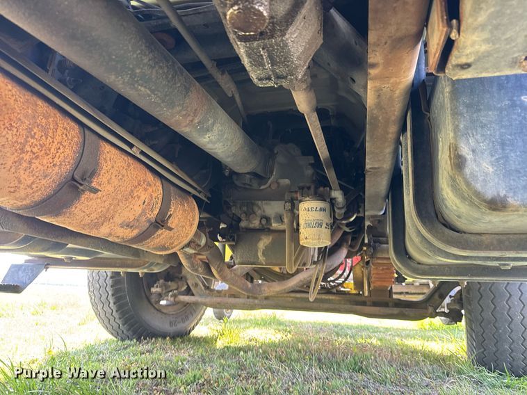 image for item EQ1313 1994 Ford F700 dump truck