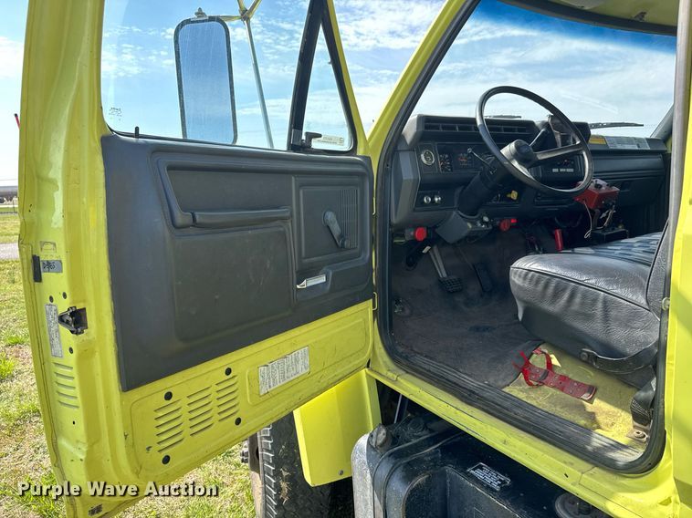 image for item EQ1313 1994 Ford F700 dump truck