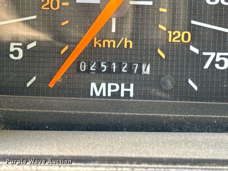 image for item EQ1313 1994 Ford F700 dump truck