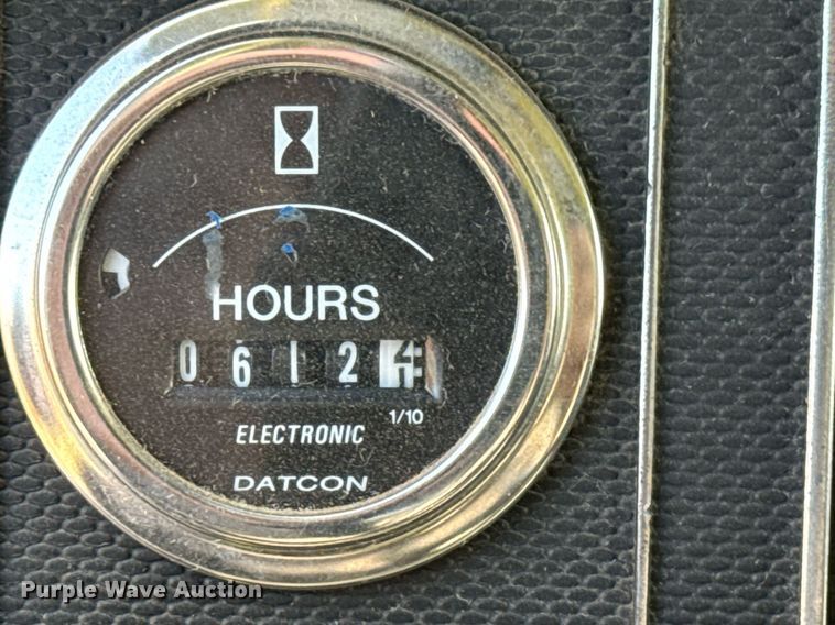 image for item EQ1313 1994 Ford F700 dump truck