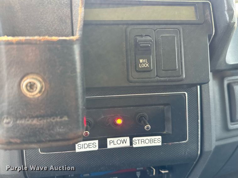 image for item EQ1313 1994 Ford F700 dump truck