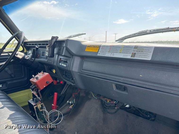 image for item EQ1313 1994 Ford F700 dump truck