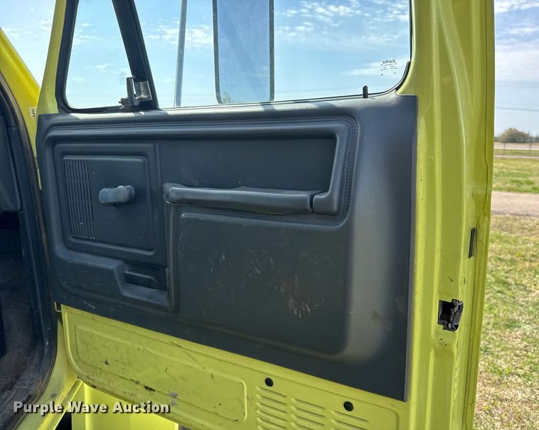 image for item EQ1313 1994 Ford F700 dump truck