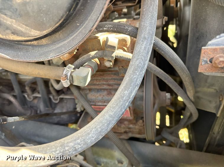 image for item EQ1313 1994 Ford F700 dump truck