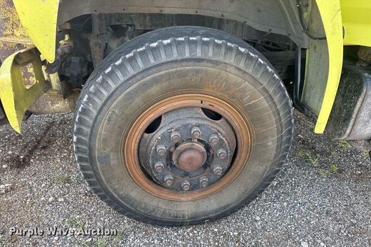 image for item EQ1313 1994 Ford F700 dump truck