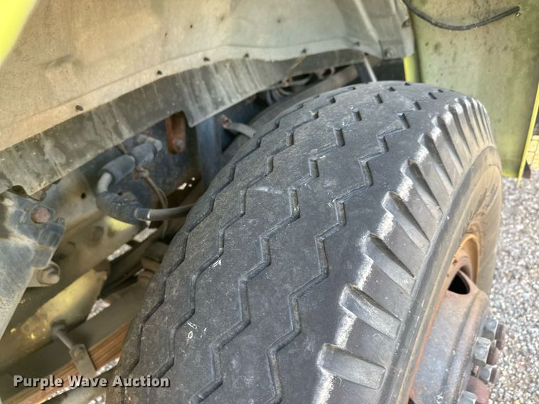 image for item EQ1313 1994 Ford F700 dump truck