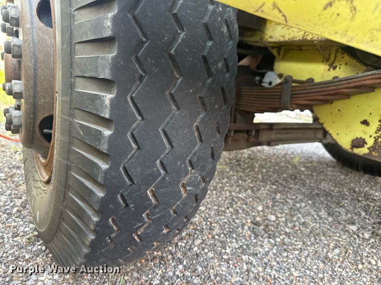 image for item EQ1313 1994 Ford F700 dump truck