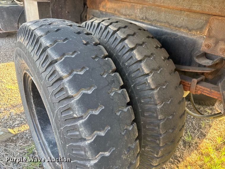 image for item EQ1313 1994 Ford F700 dump truck