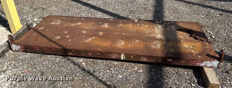 image for item EQ1313 1994 Ford F700 dump truck