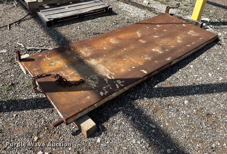 image for item EQ1313 1994 Ford F700 dump truck