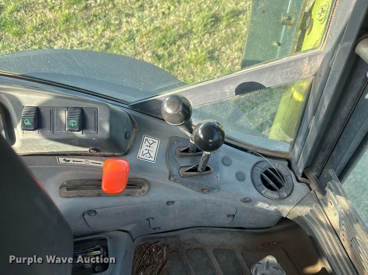 image for item EQ1314 2001 New Holland LB75B backhoe