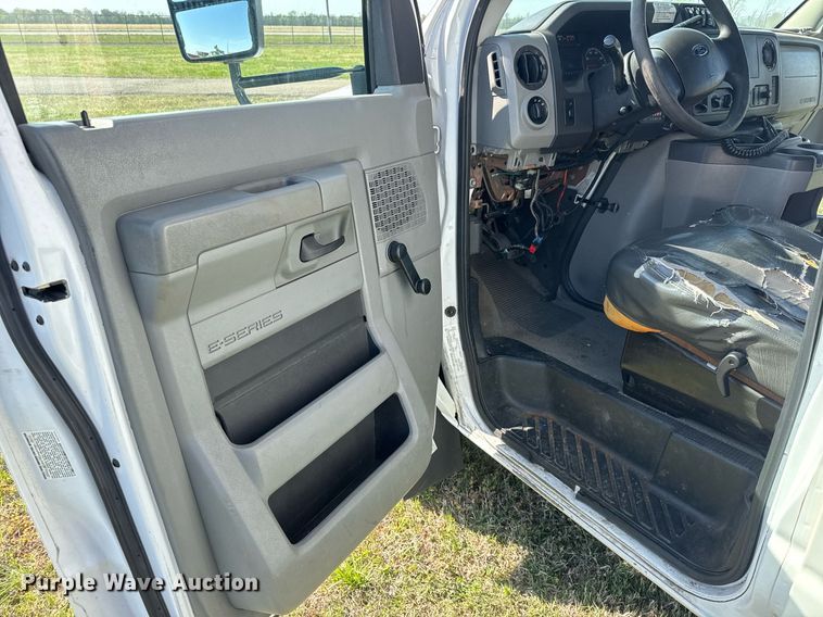 image for item EQ1316 2016 Eldorado Aerotech E450 shuttle bus