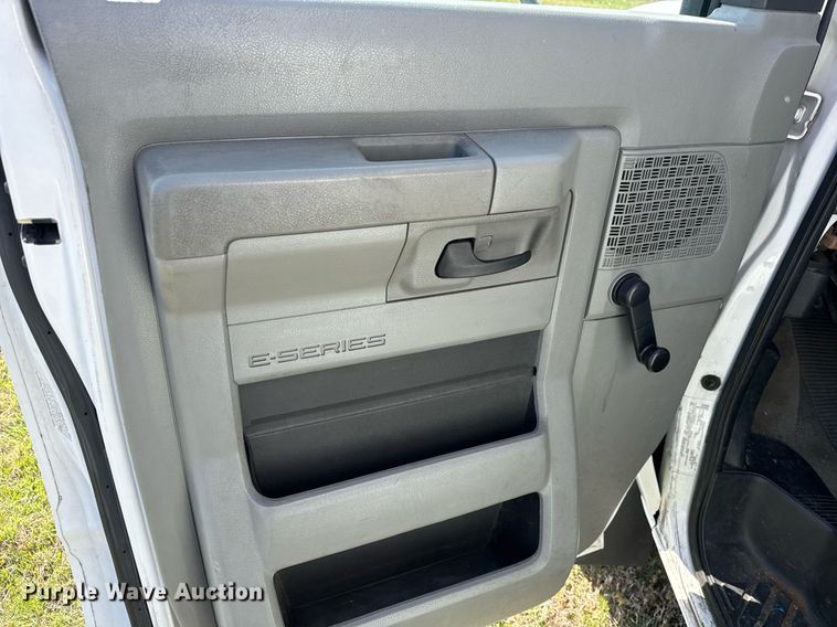 image for item EQ1316 2016 Eldorado Aerotech E450 shuttle bus