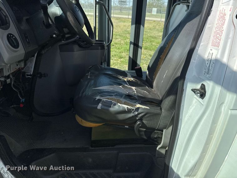 image for item EQ1316 2016 Eldorado Aerotech E450 shuttle bus