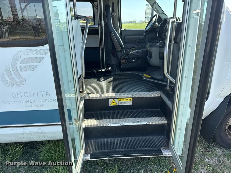 image for item EQ1316 2016 Eldorado Aerotech E450 shuttle bus