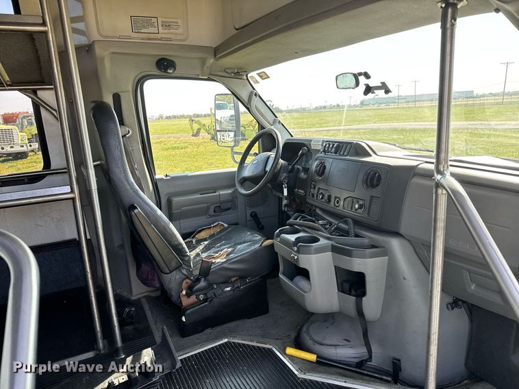 image for item EQ1316 2016 Eldorado Aerotech E450 shuttle bus