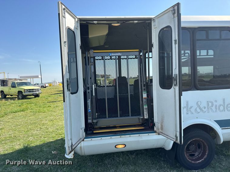 image for item EQ1316 2016 Eldorado Aerotech E450 shuttle bus