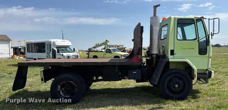 image for item EQ1317 1995 Ford CF7000 dump flatbed truck