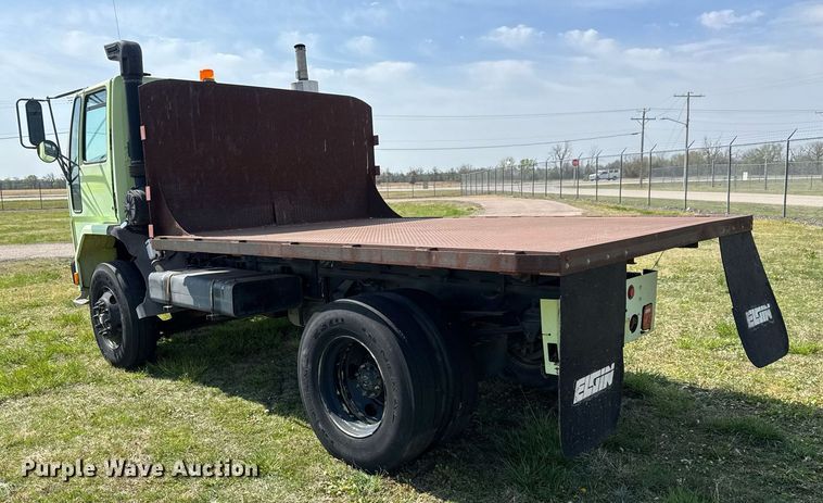 image for item EQ1317 1995 Ford CF7000 dump flatbed truck