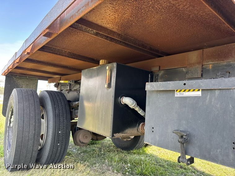 image for item EQ1317 1995 Ford CF7000 dump flatbed truck