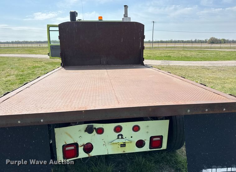 image for item EQ1317 1995 Ford CF7000 dump flatbed truck