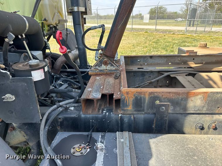 image for item EQ1317 1995 Ford CF7000 dump flatbed truck