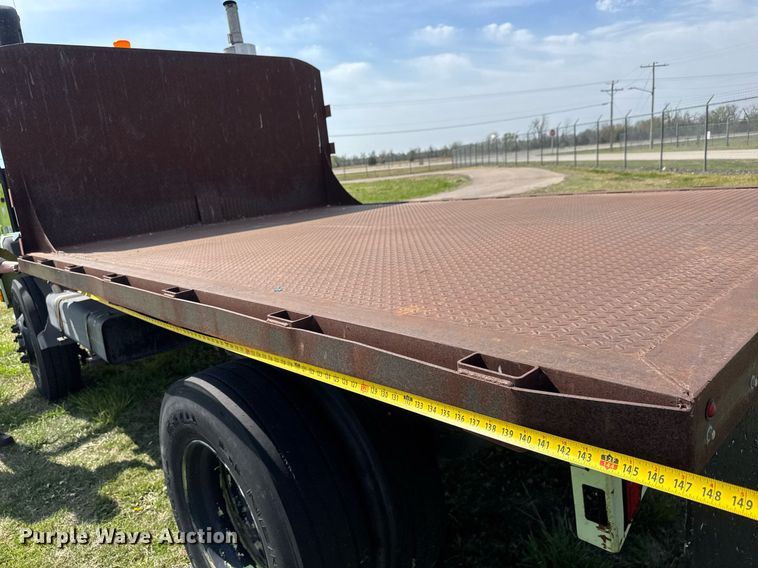 image for item EQ1317 1995 Ford CF7000 dump flatbed truck