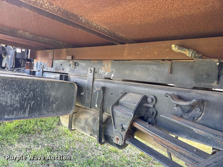 image for item EQ1317 1995 Ford CF7000 dump flatbed truck