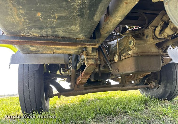 image for item EQ1317 1995 Ford CF7000 dump flatbed truck