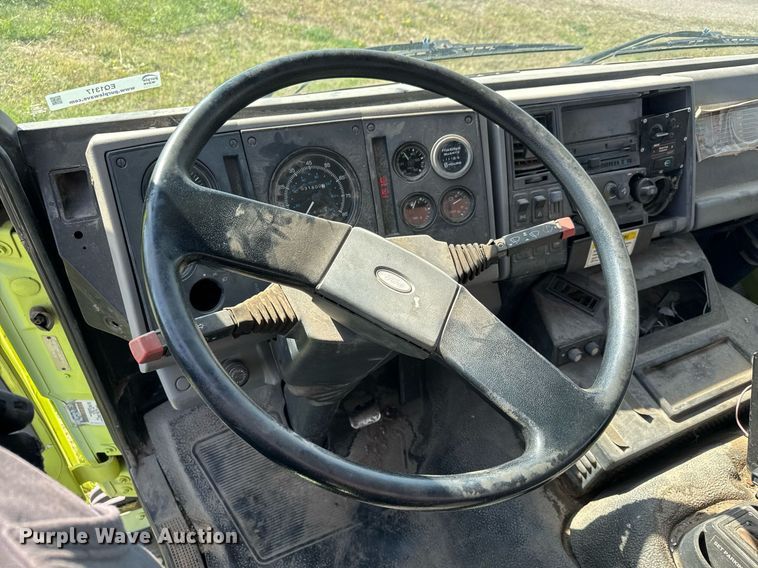 image for item EQ1317 1995 Ford CF7000 dump flatbed truck