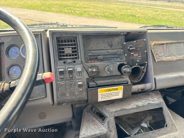 image for item EQ1317 1995 Ford CF7000 dump flatbed truck