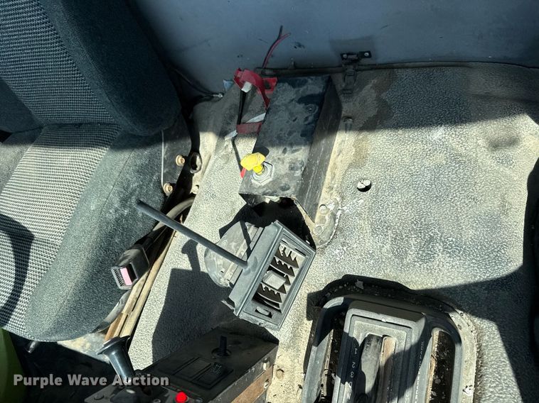 image for item EQ1317 1995 Ford CF7000 dump flatbed truck