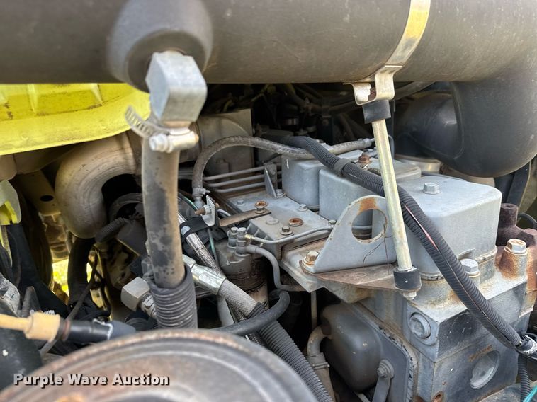 image for item EQ1317 1995 Ford CF7000 dump flatbed truck