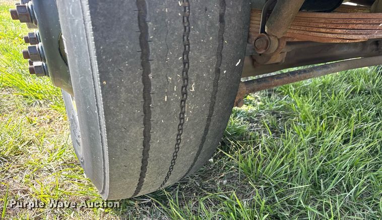 image for item EQ1317 1995 Ford CF7000 dump flatbed truck