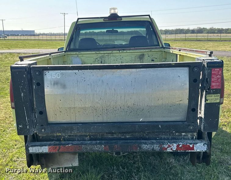 image for item EQ1319 2000 Chevrolet C2500 pickup truck